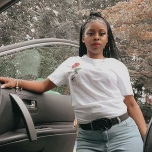 Meet your Posher, Alexis